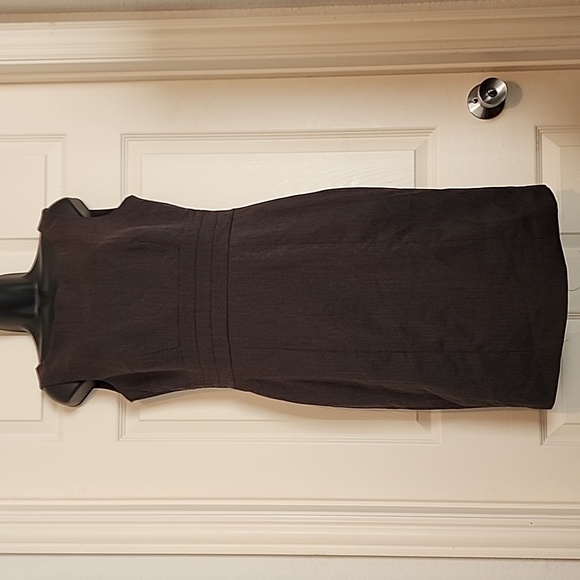 H&M Dresses & Skirts - H & M Sleeveless Sheath Dress